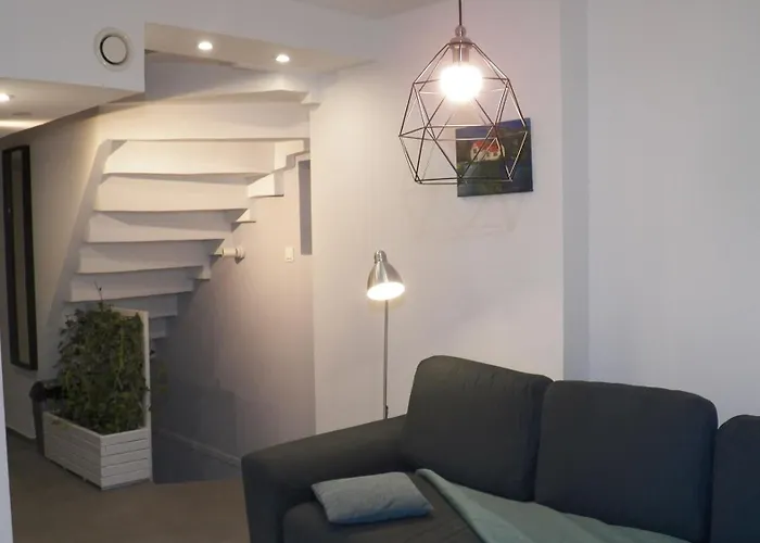 The Doubling Place Of Space And Time In Poland דירה *